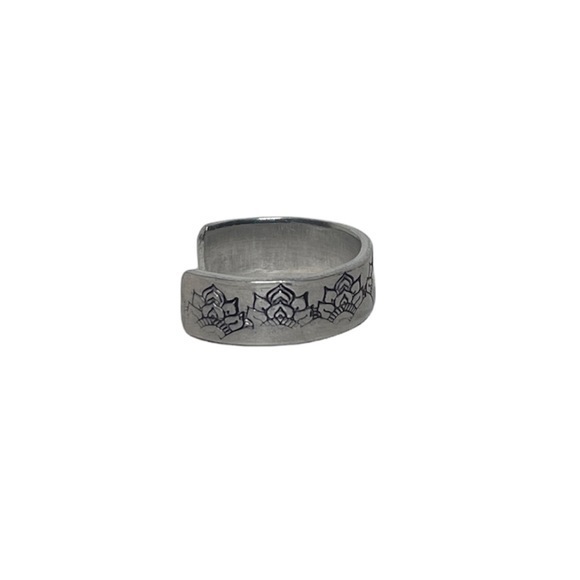 Handmade 8 hand stamped boho mandala hypoallergenic adjustable cuff ring - Picture 5 of 7